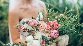 8 + 1 κρεμαστές ανθοδέσμες για να διαλέξεις στον γάμο σου