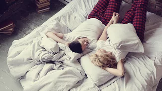 Γιατί το σεξ βοηθάει στο να κάνεις πολύ καλύτερο ύπνο