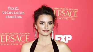 Penelope Cruz | Η εντυπωσιακή εμφάνιση στην πρεμιέρα της σειράς «The Assassination of Gianni Versace»