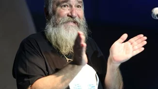 Την ημέρα που ο Τζίμης Πανούσης μού είπε ένα σουρεαλιστικό παραμύθι στο τηλέφωνο