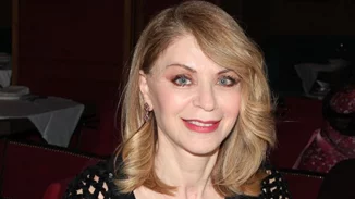 Έλλη Στάη | Chic εμφάνιση σε θεατρική βραδιά