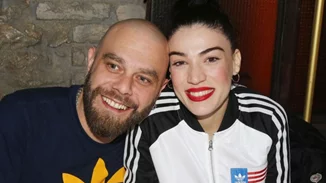 Ήβη Αδάμου | Καυτά φιλιά και τρυφερές αγκαλιές με τον Μιχάλη Κουινέλη