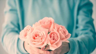 Πες μας τι ανθοδέσμη θα λάβεις του Αγίου Βαλεντίνου να σου πούμε τι σκέφτεται για σένα