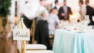 10 φαγητά που ΔΕΝ πρέπει να σερβίρεις στο γαμήλιο τραπέζι σου