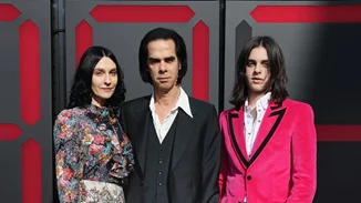 Nick Cave | Βρέθηκε με την οικογένειά του στο front row του οίκου Gucci