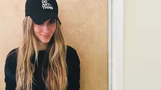 Σοφία Καρβέλα | Ποζάρει με μαγιό και χωρίς ρετούς