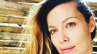 Μαριέττα Χρουσαλά | Στην παραλία λίγες ημέρες μετά την γέννα