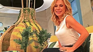 Κατερίνα Καραβάτου | Η εντυπωσιακή μεταμόρφωση σε Amy Winehouse