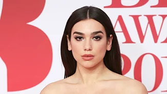 Φόρεσε η Dua Lipa το next big thing στα αξεσουάρ;