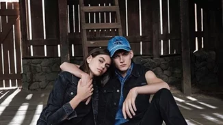 Kaia Gerber | Ο αδερφός της την έκανε τατουάζ στο μπράτσο