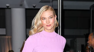 Η Karlie Kloss φορά το χρώμα που θα βλέπουμε παντού σε λίγους μήνες