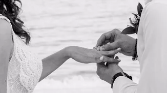 Νησιώτικος γάμος μια ανάσα από την καρδιά της Αθήνας; Και όμως, γίνεται!