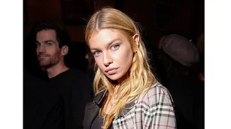 Burberry | Αλλάζει το κλασσικό καρό του οίκου για καλό σκοπο