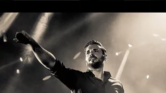 O Νίκος Βέρτης σε μια σπάνια βραδινή έξοδό του