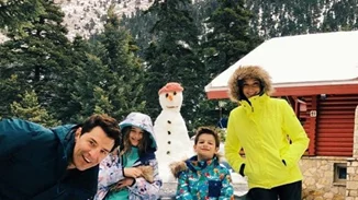 Σάκης Ρουβάς - Κάτια Ζυγούλη | Με τα παιδιά τους στα χιόνια!