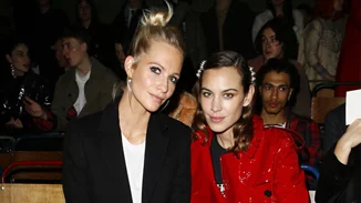 Burberry Άνοιξη 2018: Αυτές τις stylish εμφανίσεις από τη front row δεν θέλεις να τις χάσεις