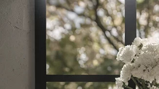 Ο 'Ακης Πετρεντζίκης φτιάχνει τούρτα σοκολάτας για του Αγ. Βαλεντίνου