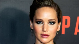 Jennifer Lawrence | Δες πώς συνδύασε τις μπότες πάνω από το γόνατο