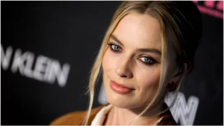 Η σωσίας της Margot Robbie είναι μια αγαπημένη μας ηθοποιός από τα '90s!