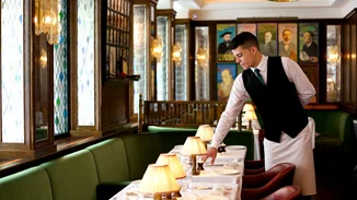 Πώς να συμπεριφέρεσαι σωστά στο service ενός εστιατορίου