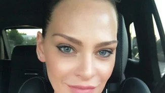 Υβόννη Μπόσνιακ | Εσύ έχεις δει την κούκλα αδερφή της;