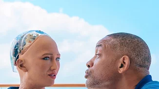 Ο Will Smith φλερτάρει με ένα ρομπότ και το αποτέλεσμα είναι ξεκαρδιστικό!