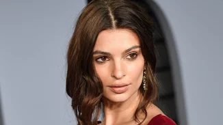 Η Emily Ratajkowski πρωταγωνιστεί στην πρώτη της καμπάνια αρώματος