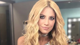 Ευαγγελία Αραβανή | Η εντυπωσιακή ανθοδέσμη για την γιορτή της