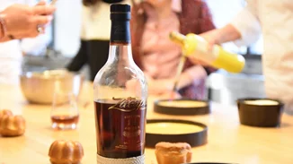 Έχουμε τη συνταγή για την πιο βελούδινη crème brulee και τους πιο νόστιμους μπαμπάδες με ρούμι