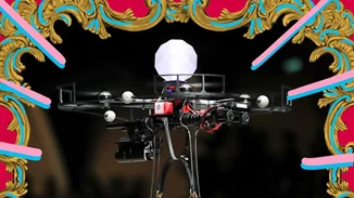 Dolce & Gabbana | Κι όμως κατέβασαν drones στην πασαρέλα