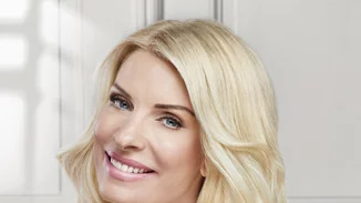 Backstage video από την εντυπωσιακή φωτογράφιση της Ελένης Μενεγάκη (και των μαλλιών της) στο Παρίσι