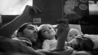 Πατέρα, το παιδί σου χρειάζεται εσένα∙ όχι τα λεφτά σου