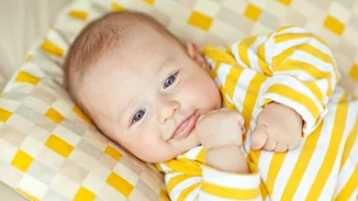 ΣτΕ: Τα παιδιά μπορούν να έχουν και το επώνυμο της μητέρας τους