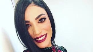 Ήβη Αδάμου | Ποζάρει χωρίς ίχνος μακιγιάζ και είναι πανέμορφη!