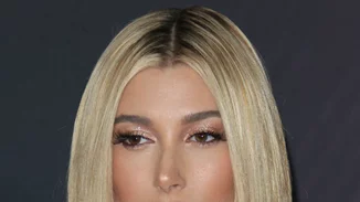 Το ολόχρυσο makeup look της Hailey Baldwin που θα αντιγράψουμε σίγουρα