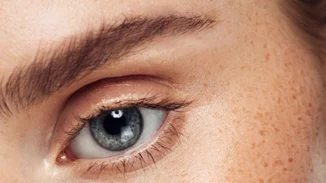 Η κρέμα ματιών που ενυδατώνει και καλύπτει τους μαύρους κύκλους! Επιτέλους, υπάρχει