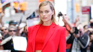 Margot Robbie | Αγνώριστη στο trailer του «Mary Queen Of Scots»