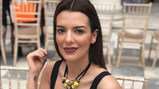 Νικολέττα Ράλλη | Ποζάρει με retro διάθεση και είναι πανέμορφη