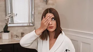 Η διάσημη megainfluencer Camila Coelho χρησιμοποιεί κάθε βράδυ ένα ελληνικό προϊόν!