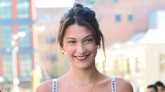 Η Bella Hadid κατάφερε να κάνει μια διαφήμιση παγωτού να δείχνει high fashion