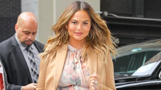 Chrissy Teigen | Πώς απάντησε σε σχόλιο για τα κιλά της;