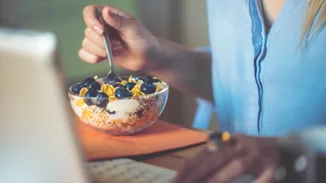 5 συνταγές για γρήγορο πρωινό με τη σωστή αναλογία πρωτεΐνης και υδατάνθρακα