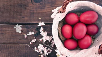 Περίσσεψαν τα πασχαλινά αυγά; Δύο νόστιμες συνταγές για να τα καταναλώσεις!