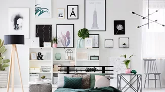 10 ιδέες να φτιάξεις ένα κολάζ από κάδρα και ράφια στο σπίτι σου