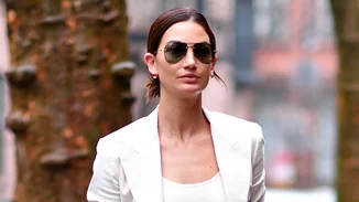 Lily Aldridge | Φορά το πιο στυλάτο παντελόνι της σεζόν