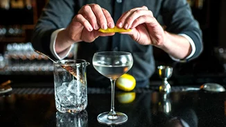 Πώς θα κάνεις ακόμη πιο dirty, το Dirty Martini σου