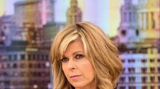 Το είδαμε κι αυτό: Τι έβγαλε η παρουσιάστρια μέσα από τα μαλλιά της εν ώρα εκπομπής;