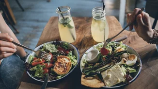 Τι να φάω το μεσημέρι; 10 light γεύματα με λιγότερες από 400 θερμίδες για να μην τρως μόνο κοτόπουλο-σαλάτα