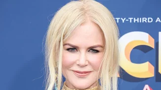 Nicole Kidman | Με αποκαλυπτική χρυσή τουαλέτα!