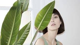 Ημέρα της Γης 2018 | Τα tips για να κάνεις την ντουλάπα σου τόπο αειφορίας και ευεξίας